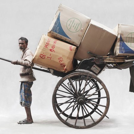 | TITLE: Anja Bohnhof: Bahak – Lastenträger |