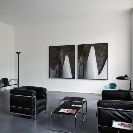  | TITLE: Le Corbusier | 
                        